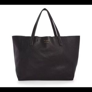 KURT GEIGER LONDON
Violet Extra Large Horizontal Leather Tote